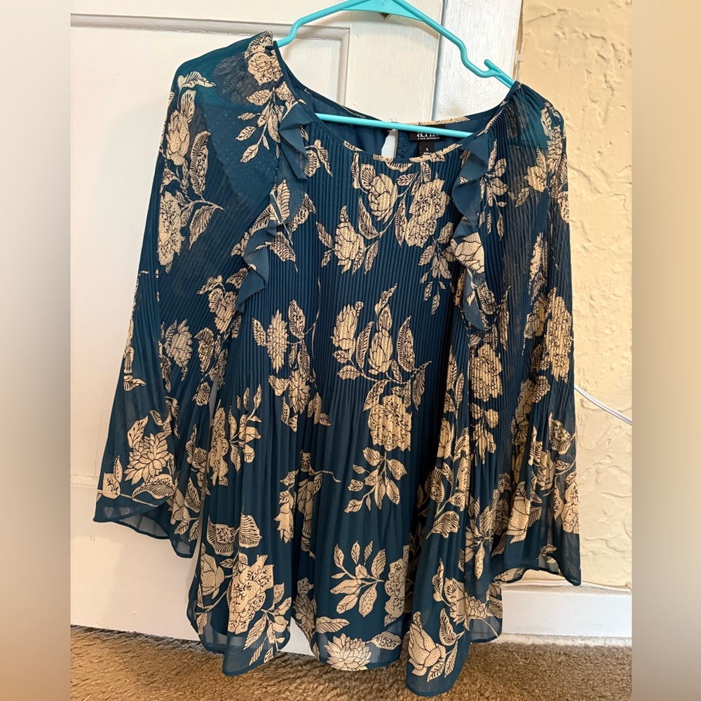 Ana Floral Pleated Bell-Sleeve Womens Top